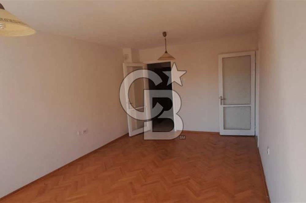 KARŞIYAKA BOSTANLIDA TAM MERKEZDE 2+1 ARAKAT 80 M2 ÖNÜ AÇIK DAİRE