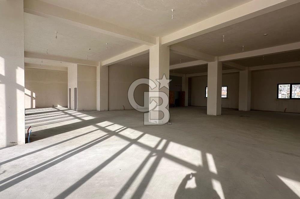 BÜYÜKÇEKMECE E-5 ÜZERİNDE 1850m² TERASLI DUBLEKS PLAZA KATI