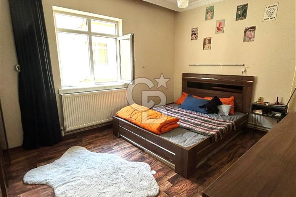  MAÇKA SOKAK'TA KATTA SATILIK 3+1 DAİRE