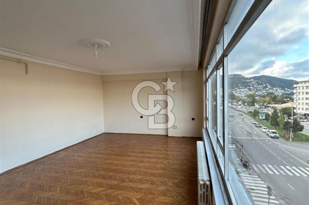 Anayol üzeri fındık heykelinin orada panoramik manzaralı 3+1 daire 