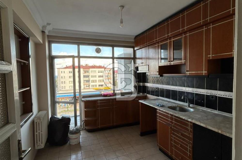 Anayol üzeri fındık heykelinin orada panoramik manzaralı 3+1 daire 