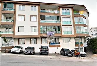 NATOYOLU CADDESİ YAKINI ASANSÖRLÜ İSKANLI ARA KATTA ÖN CEPHE 3+1