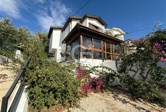CB Yalı'dan Çeşme Şahin Tepesi Mevkisi Deniz Manzaralı 4+1 Villa