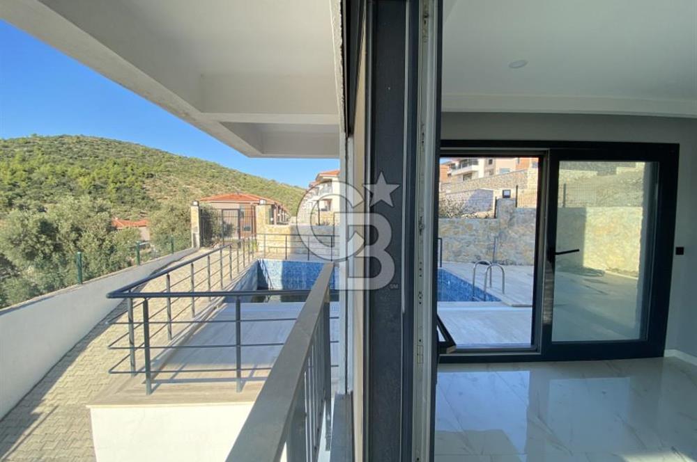 Zeytinlikuyu Kıyıkışlacık Deniz Manzaralı Havuzlu Akıllı Sistemli Müstakil 4+1 Lüks Villa