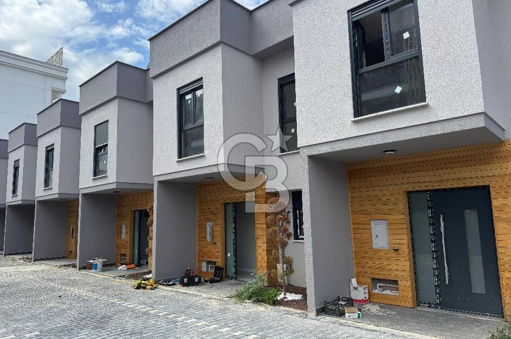YALOVA KADIKÖY ÖZDEN MAHALLESİ SATILIK LÜKS VE NEZİH VİLLA!. 4+2