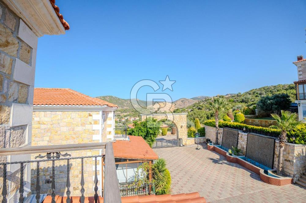 İZMİR FOÇA GÜLTEKİN KONAKLARINDA SATILIK 5+2 VİLLA