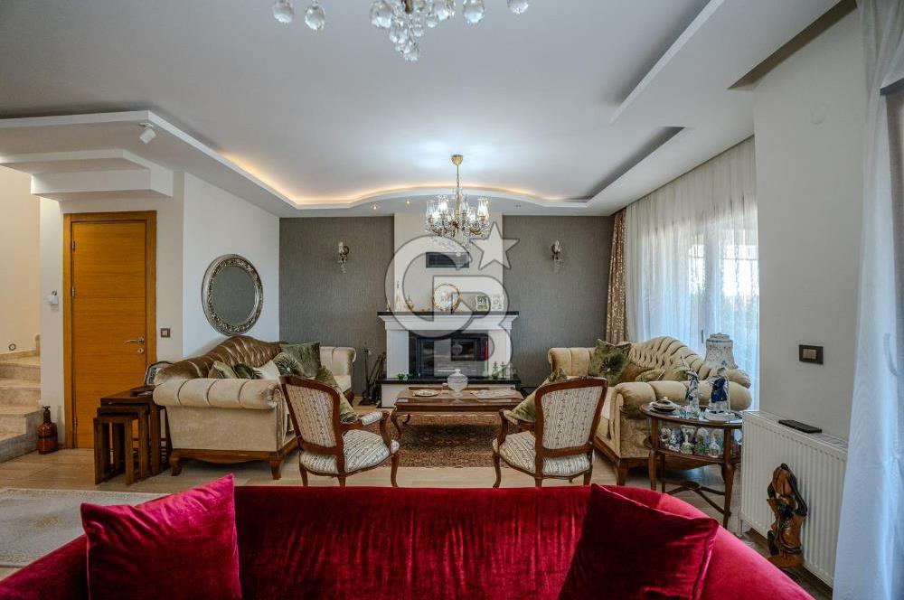 İZMİR FOÇA GÜLTEKİN KONAKLARINDA SATILIK 5+2 VİLLA