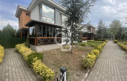 BAŞİSKELE YENİKÖY ROYAL CİTY'DE SATILIK 4+1 LÜKS VİLLA