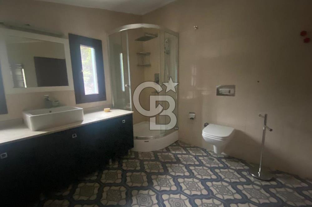 Urla Şirinkent Site içi 5+1 Satılık Villa