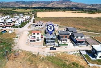 DİKİLİ POLYAKTA SIFIR, BAĞIMSIZ 3+1 VİLLA!