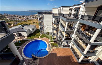 DİKİLİ MALENA SİTESİNDE HAVUZLU, DENİZ MANZARALI 4+1 DAİRE