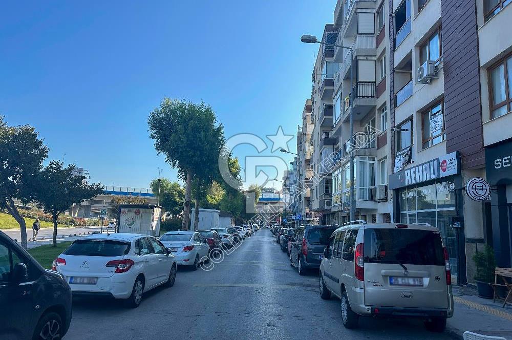 İZMİR MİTHATPAŞA CADDESİ'NDE PRESTİJLİ LOKASYONDA SATILIK DÜKKAN