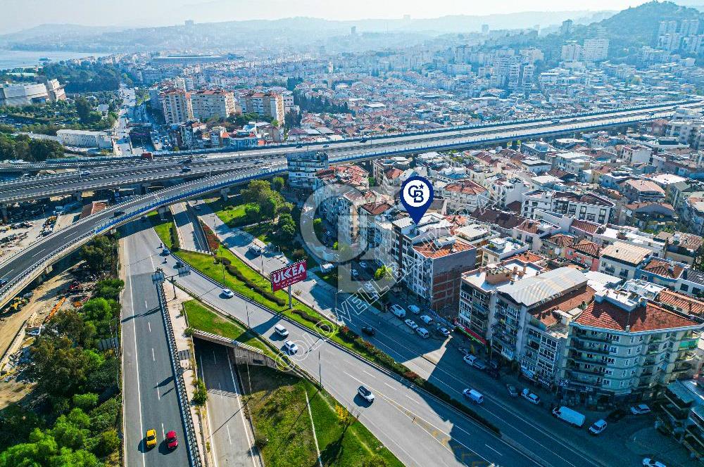 İZMİR MİTHATPAŞA CADDESİ'NDE PRESTİJLİ LOKASYONDA SATILIK DÜKKAN