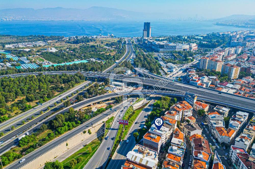 İZMİR MİTHATPAŞA CADDESİ'NDE PRESTİJLİ LOKASYONDA SATILIK DÜKKAN