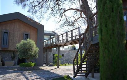 İZMİR Menderes Yeniköy 10 Dönüm Arsa içinde Satılık Villa  Coldwell Batı 06.40