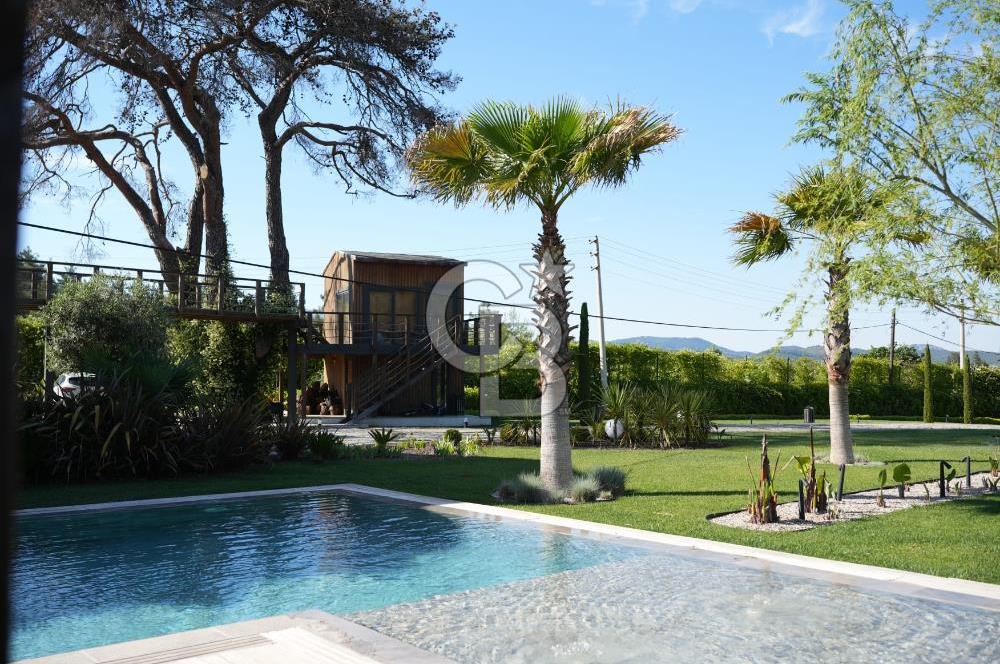 İZMİR Menderes Yeniköy 10 Dönüm Arsa içinde Satılık Villa  Coldwell Batı 06.40