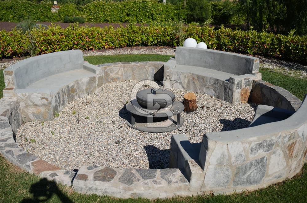 İZMİR Menderes Yeniköy 10 Dönüm Arsa içinde Satılık Villa  Coldwell Batı 06.40