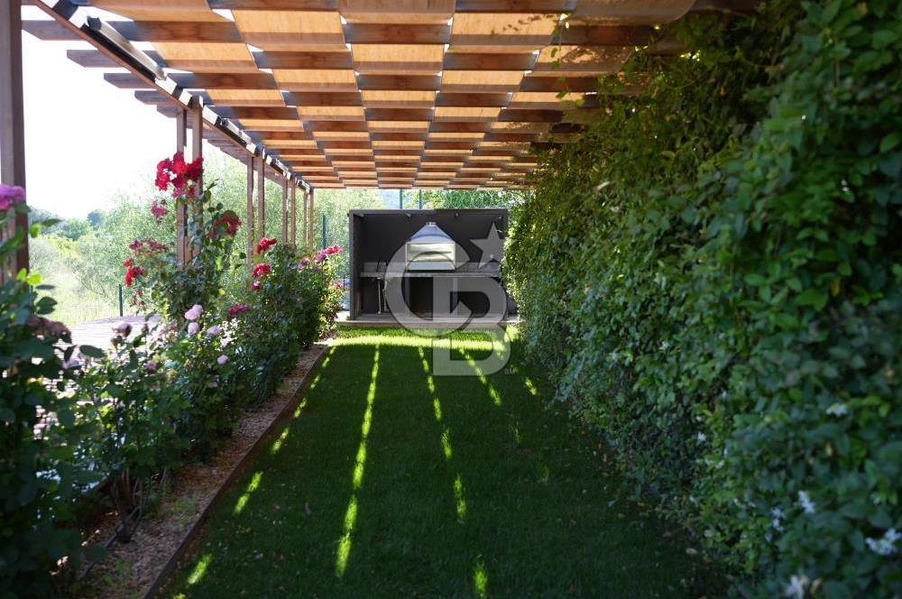 İZMİR Menderes Yeniköy 10 Dönüm Arsa içinde Satılık Villa  Coldwell Batı 06.40