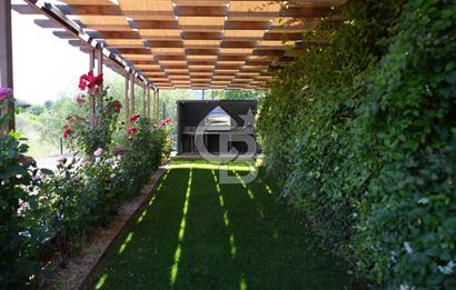 İZMİR Menderes Yeniköy 10 Dönüm Arsa içinde Satılık Villa  Coldwell Batı 06.40