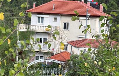 SALDA GÖLÜ MANZARALI 3 KATLI 3 DAİRELİK SATILIK BİNA