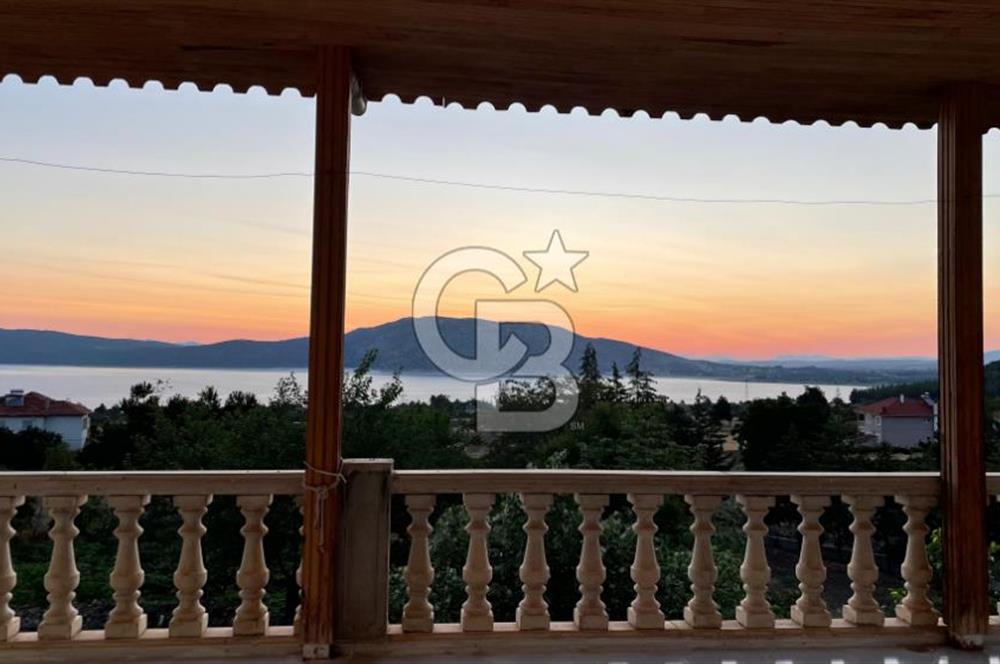 SALDA GÖLÜ MANZARALI 3 KATLI 3 DAİRELİK SATILIK BİNA