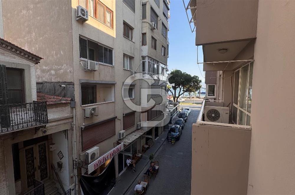 Karşıyaka tuna Mahallesi’nde eşyalı kiralık 2,5 +1 daire