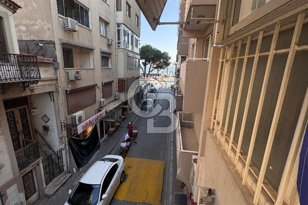Karşıyaka tuna Mahallesi’nde eşyalı kiralık 2,5 +1 daire