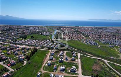 İZMİR DİKİLİ SALİHLERDE YOLA ve DENİZE YAKIN İMARLI ARSA!
