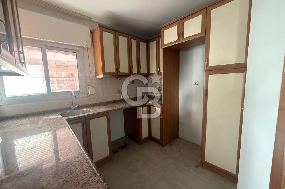 URLA ZEYTİNALANI ÇAMLIÇAY'DA SATILIK VİLLA