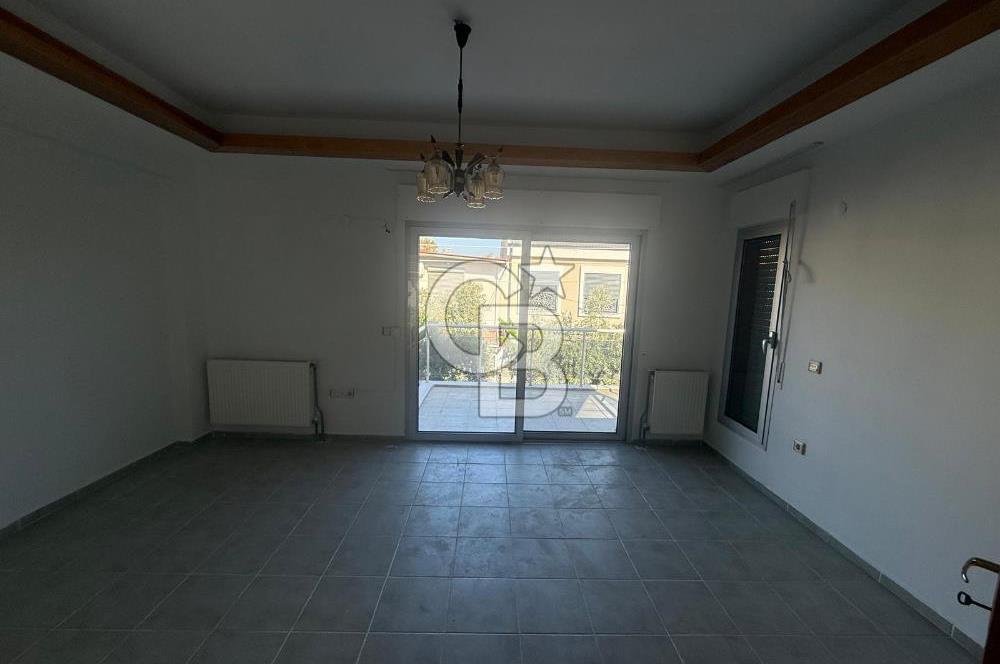URLA ZEYTİNALANI ÇAMLIÇAY'DA SATILIK VİLLA