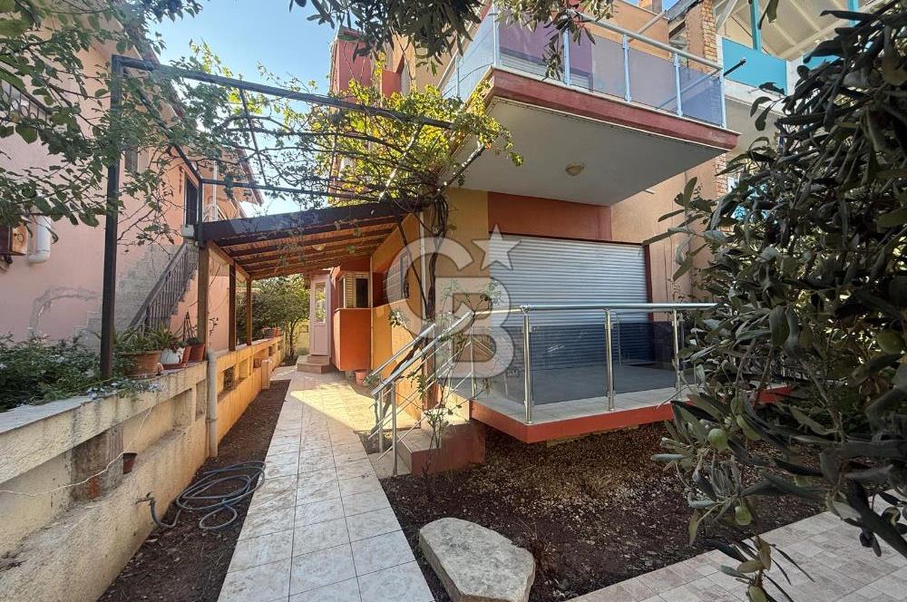 URLA ZEYTİNALANI ÇAMLIÇAY'DA SATILIK VİLLA