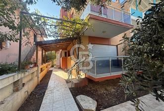 URLA ZEYTİNALANI ÇAMLIÇAY'DA SATILIK VİLLA