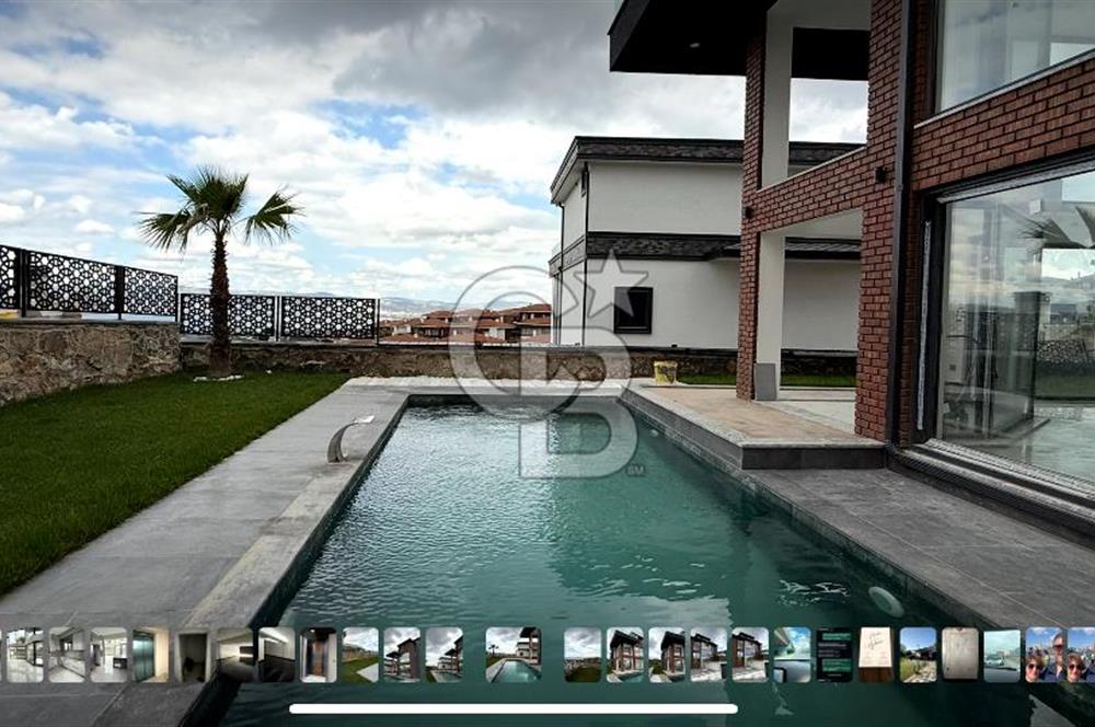HAVUZLU ASANSÖRLÜ DENİZ MANZARALI 395 M2 TRİPLEKS VİLLA TAKASLI