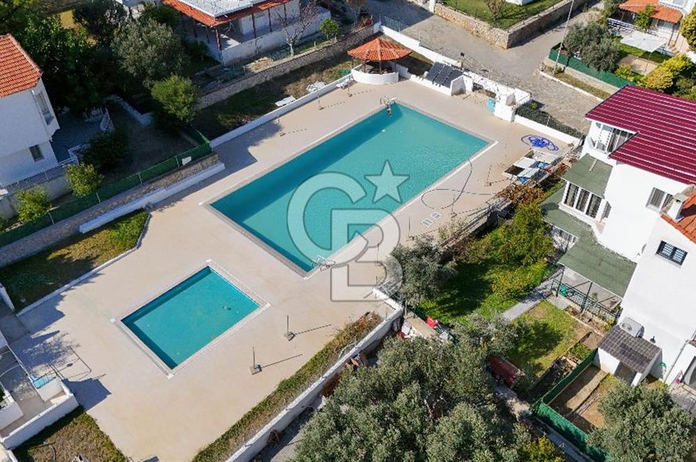 Çeşme Çiftlikköy Serakent Sitesi Satılık Tadilatlı 4+1 Villa