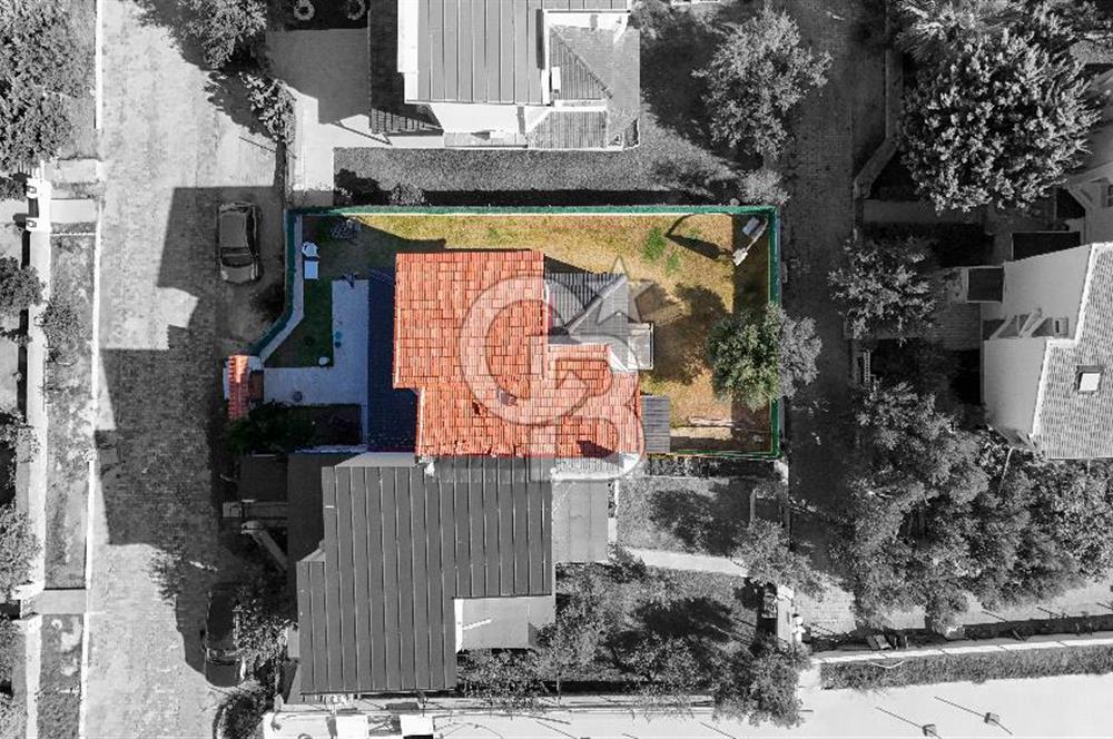 Çeşme Çiftlikköy Serakent Sitesi Satılık Tadilatlı 4+1 Villa