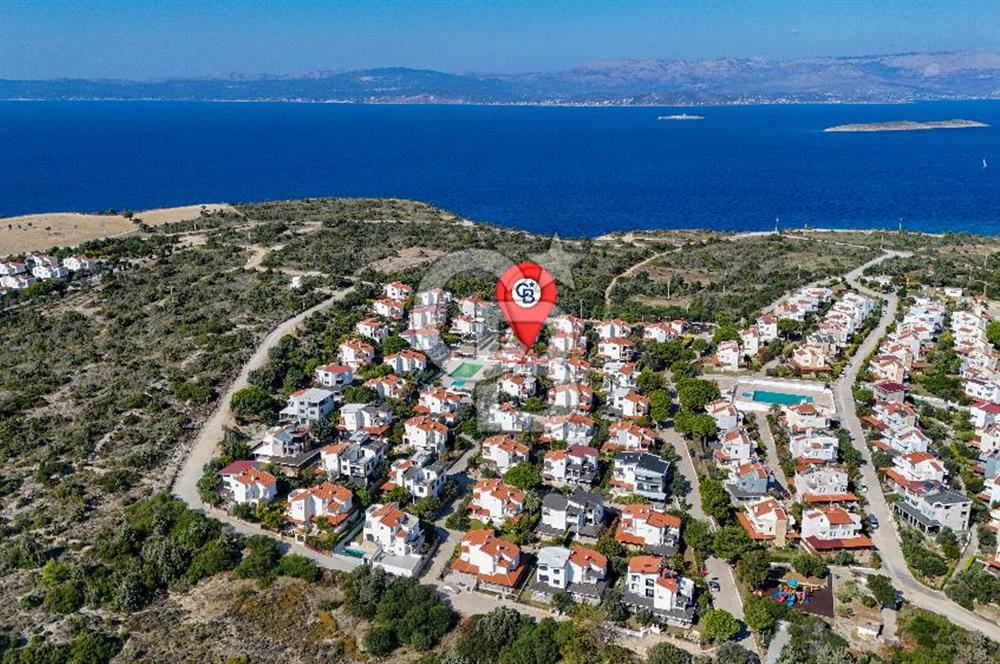 Çeşme Çiftlikköy Serakent Sitesi Satılık Tadilatlı 4+1 Villa