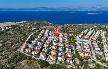 Çeşme Çiftlikköy Serakent Sitesi Satılık Tadilatlı 4+1 Villa
