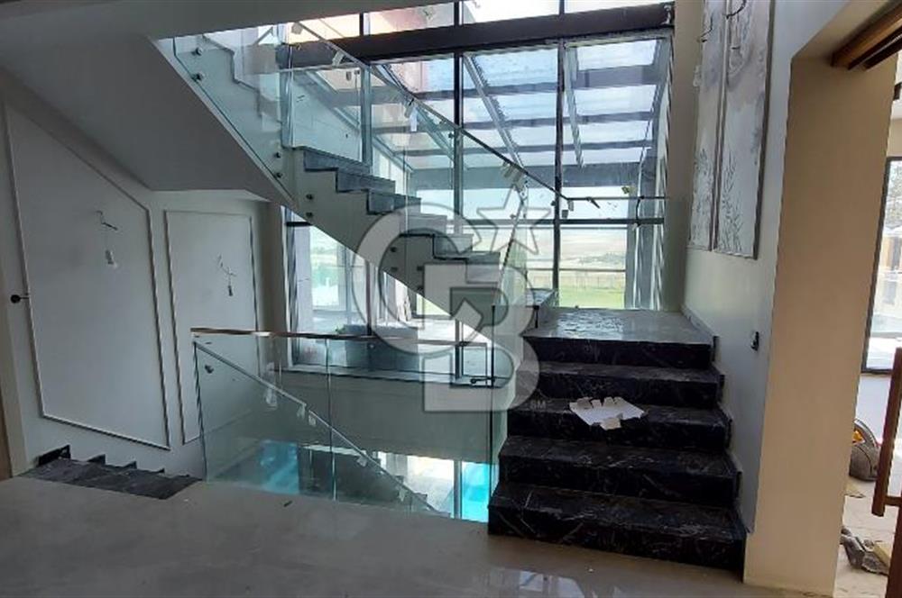 Konforun ve Zarafetin Buluştuğu Mükemmel Villa! Göz Alıcı Mimarisiyle Yeni Yaşamınız Sizi Bekliyor!