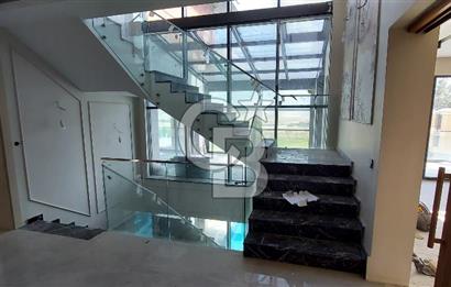 Konforun ve Zarafetin Buluştuğu Mükemmel Villa! Göz Alıcı Mimarisiyle Yeni Yaşamınız Sizi Bekliyor!