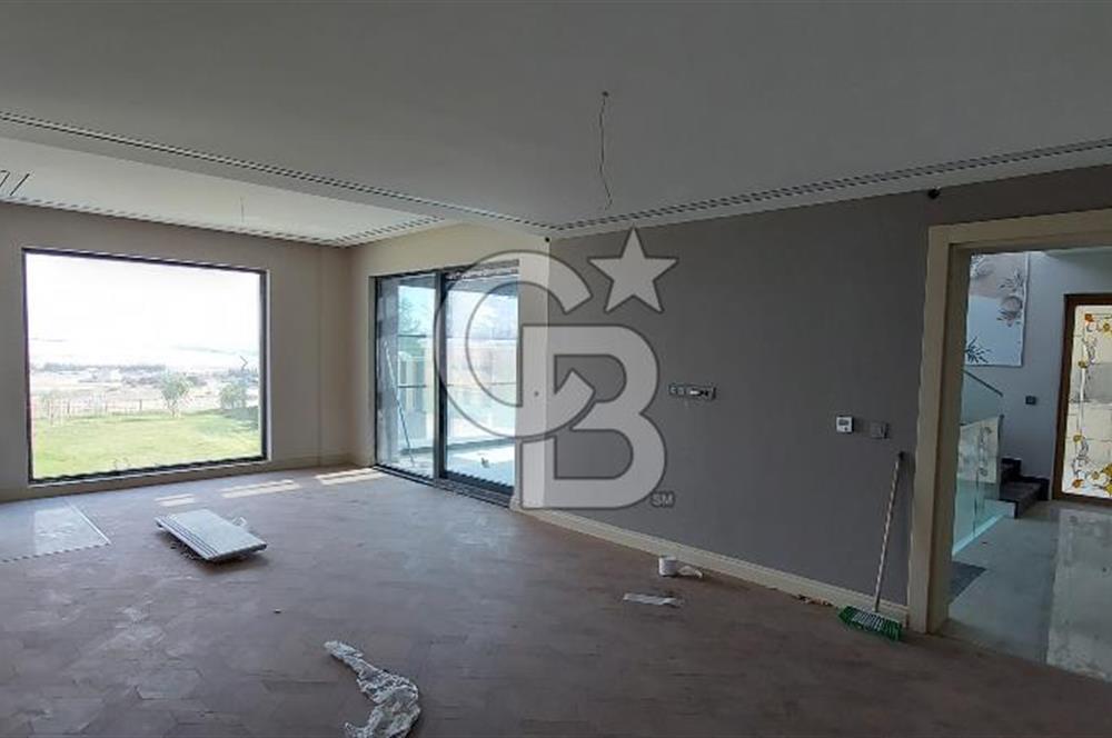 Konforun ve Zarafetin Buluştuğu Mükemmel Villa! Göz Alıcı Mimarisiyle Yeni Yaşamınız Sizi Bekliyor!