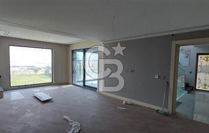 Konforun ve Zarafetin Buluştuğu Mükemmel Villa! Göz Alıcı Mimarisiyle Yeni Yaşamınız Sizi Bekliyor!