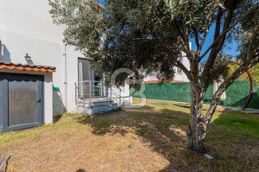 Çeşme Çiftlikköy Serakent Sitesi Satılık Tadilatlı 4+1 Villa