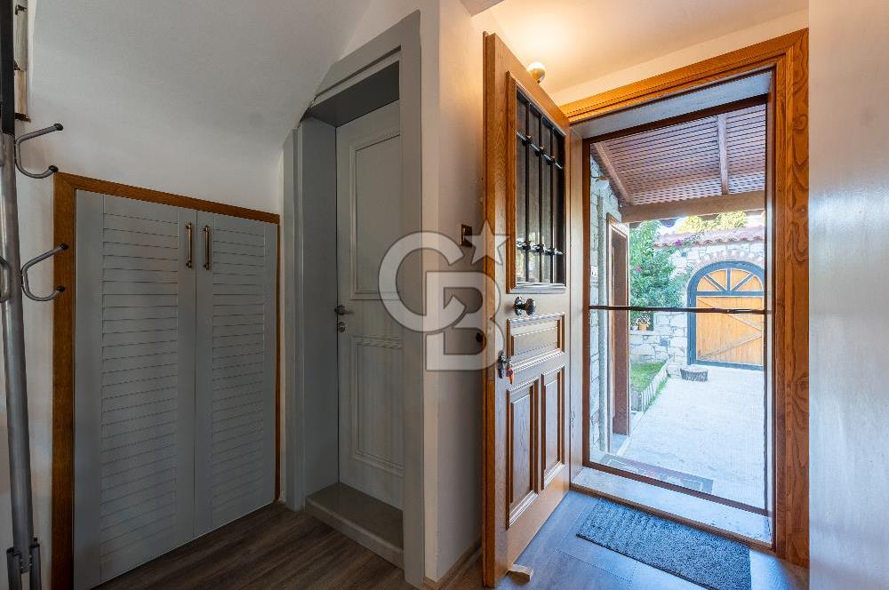 Çeşme Çiftlikköy Serakent Sitesi Satılık Tadilatlı 4+1 Villa