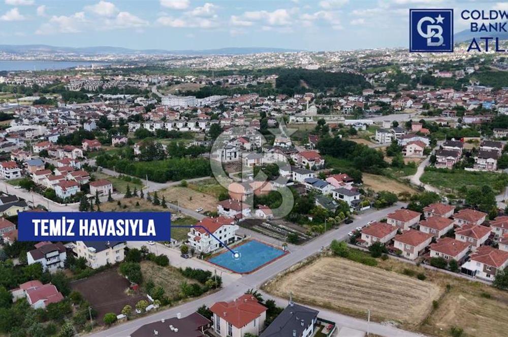 BAŞİSKELE YENİKÖY'DESATILIK 3 TARAFI YOL İMARLI ARSA