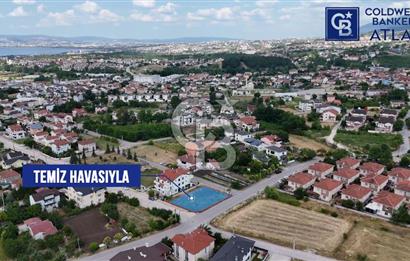 BAŞİSKELE YENİKÖY'DESATILIK 3 TARAFI YOL İMARLI ARSA
