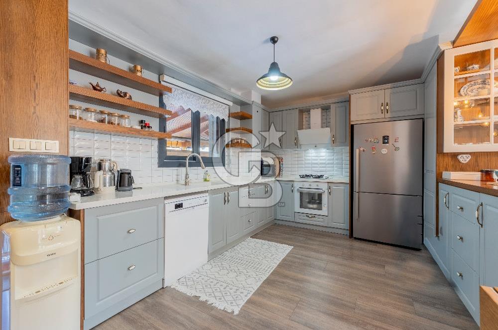 Çeşme Çiftlikköy Serakent Sitesi Satılık Tadilatlı 4+1 Villa