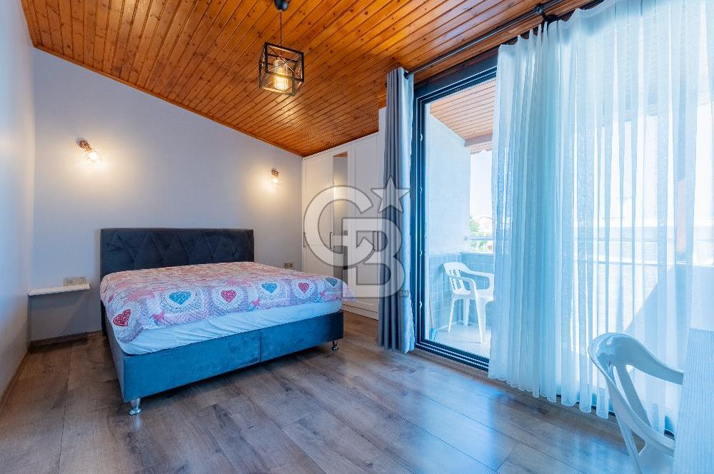 Çeşme Çiftlikköy Serakent Sitesi Satılık Tadilatlı 4+1 Villa