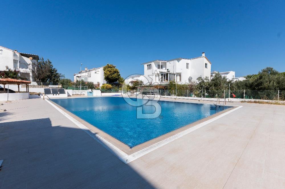 Çeşme Çiftlikköy Serakent Sitesi Satılık Tadilatlı 4+1 Villa