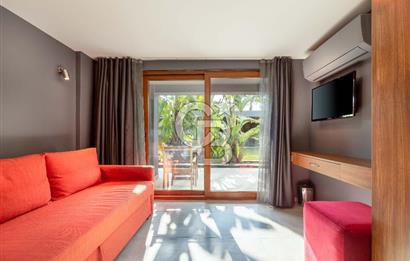 Alaçatı’da Mülkü İle Satılık Otel