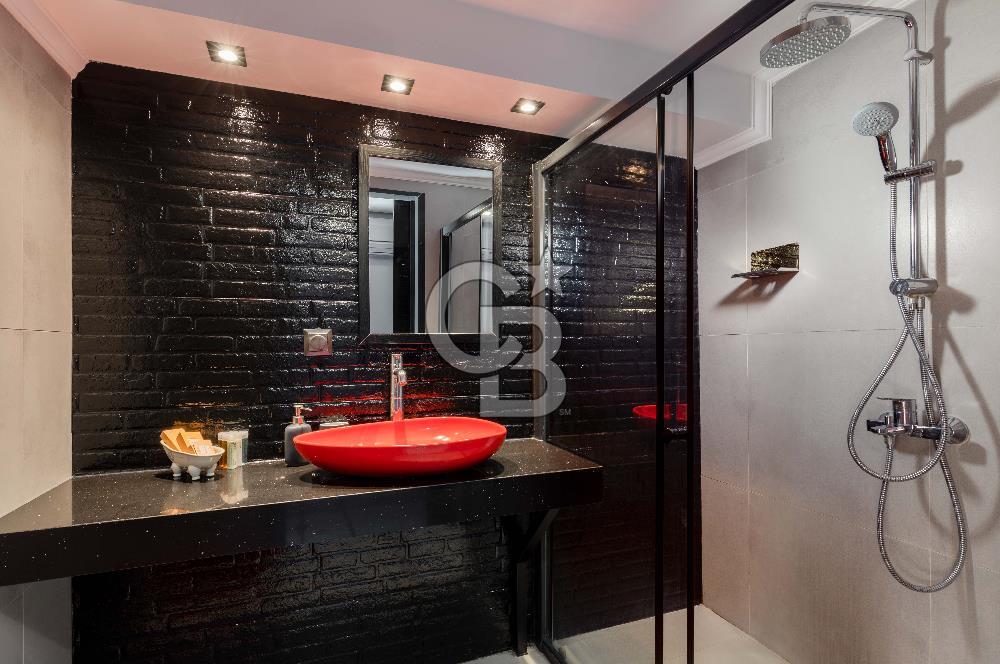 Alaçatı’da Mülkü İle Satılık Otel